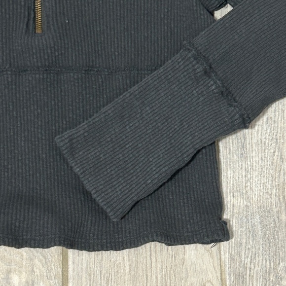 Women's We the Free Distressed Gray Thermal Crop Shirt - MEDIUM - Picture 8 of 12